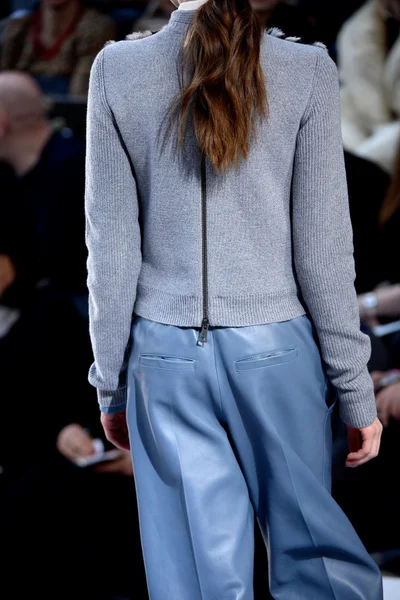 Look 19